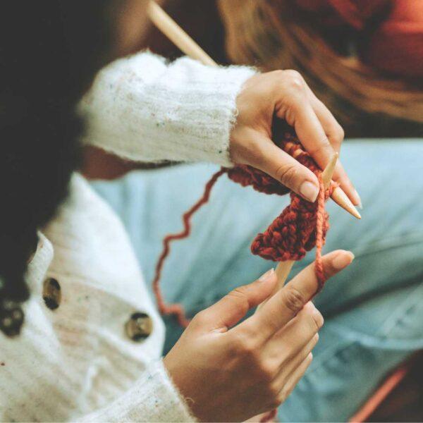 hands knitting